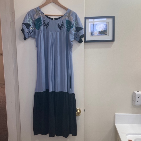 TALLULAH & HOPE Dresses & Skirts - TALLULAH & HOPE EMBROIDERED DRESS.